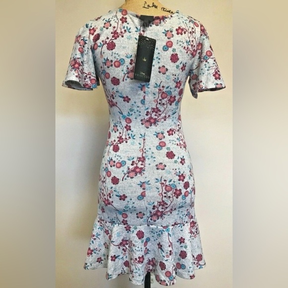 *DISNEY PRINCESS MULAN FLORAL FLUTTER SHORT SLEEVE RUCHED DRESS MEDIUM NWT - Picture 4 of 10